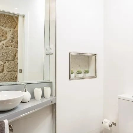 Rustic Stone Hideaway Near River Appartement *