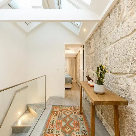 Rustic Stone Hideaway Near River דירה